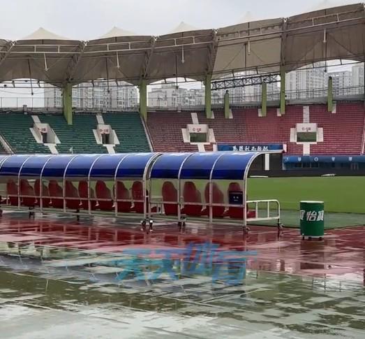 熊猫体育APP-天天体育：河南队对阵北京国安赛前训练取消，发布会照常进行