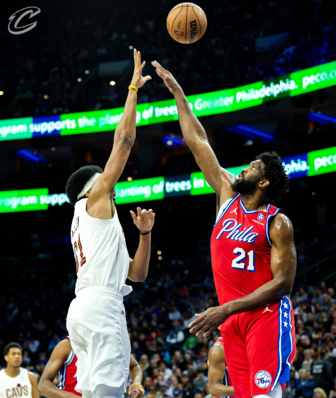 熊猫体育-恩比德空砍33分米切尔13+9+12,奇兵暴走探花绝杀,骑士逆转76人