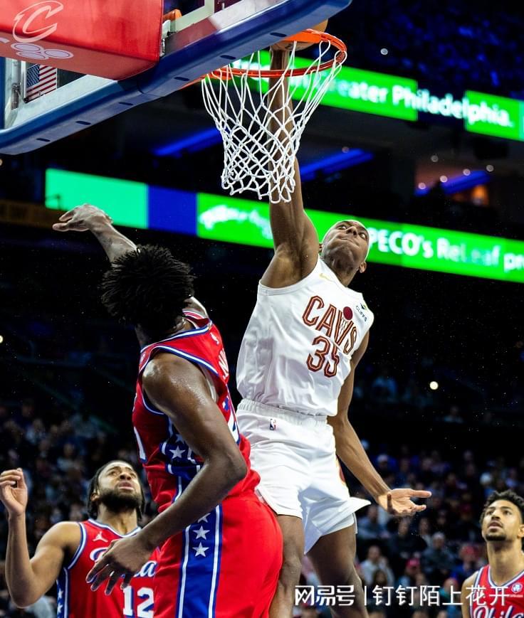 熊猫体育-恩比德空砍33分米切尔13+9+12,奇兵暴走探花绝杀,骑士逆转76人