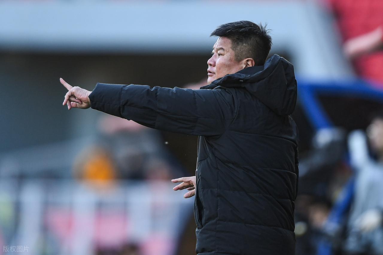熊猫体育下载-争议！邵佳一斩获金帅奖只因当了国足主帅？李金羽于根伟更有资格